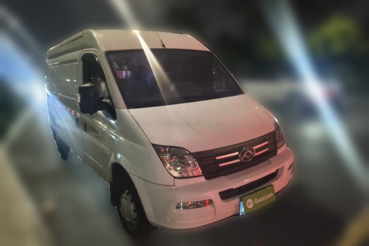 Used SAIC MAXUS Xintu V80 2023 2.0T Manual Classic City Delivery King Long Wheelbase Mid-Roof 3-Seater Front Right 45 Deg