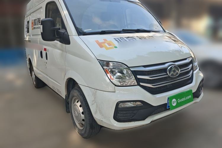 Used SAIC MAXUS Xintu V80 2023 2.0T Manual Classic City Delivery King Short Wheelbase Mid-Roof 3-Seater Front Right 45 Deg