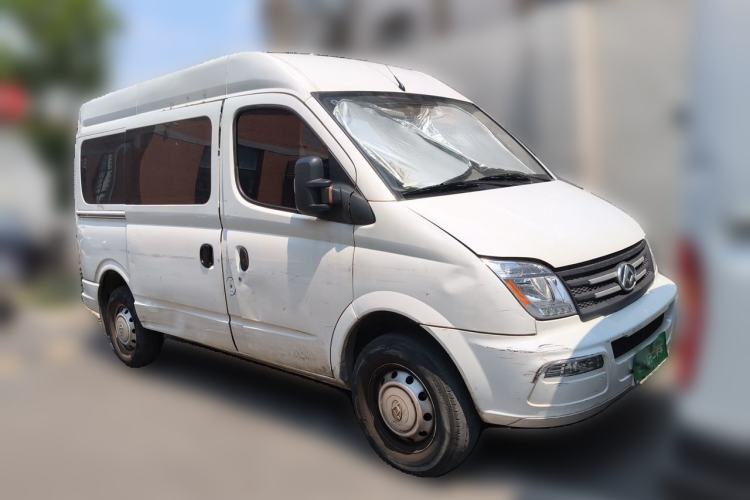 Used SAIC MAXUS Xintu V80 2023 2.0T Manual Classic Aoyuntong Short Wheelbase Mid-Roof 7/8/9-Seater Front Right 45 Deg