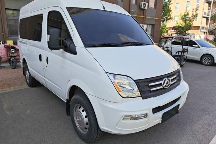 Used SAIC MAXUS Xintu V80 2023 2.0T AMT Classic Aoyuntong Short Wheelbase Mid-Roof 7/8/9-Seater Front Right 45 Deg