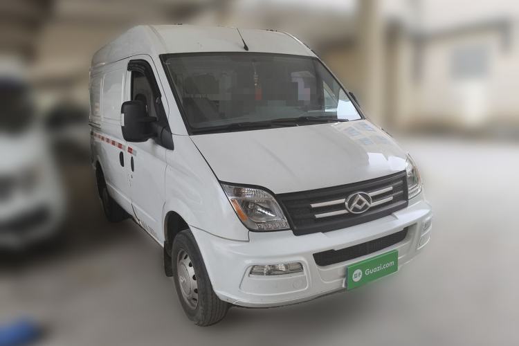 Used SAIC MAXUS Xintu V80 2023 2.0T Manual Classic City Delivery King Short Wheelbase Mid-Roof 3-Seater Front Right 45 Deg