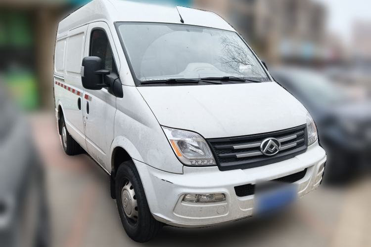 Used SAIC MAXUS Xintu V80 2023 2.0T AMT Classic City Distribution King Short Wheelbase Mid-Roof 3-Seater Front Right 45 Deg