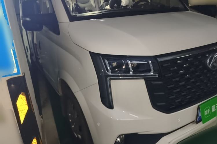 Used SAIC MAXUS Xintu V80  Front Right 45 Deg