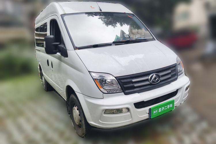 Used SAIC MAXUS Xintu V80 2023 2.0T Manual Classic Aoyuntong Short Wheelbase Mid-Roof 5/6-Seater Front Right 45 Deg