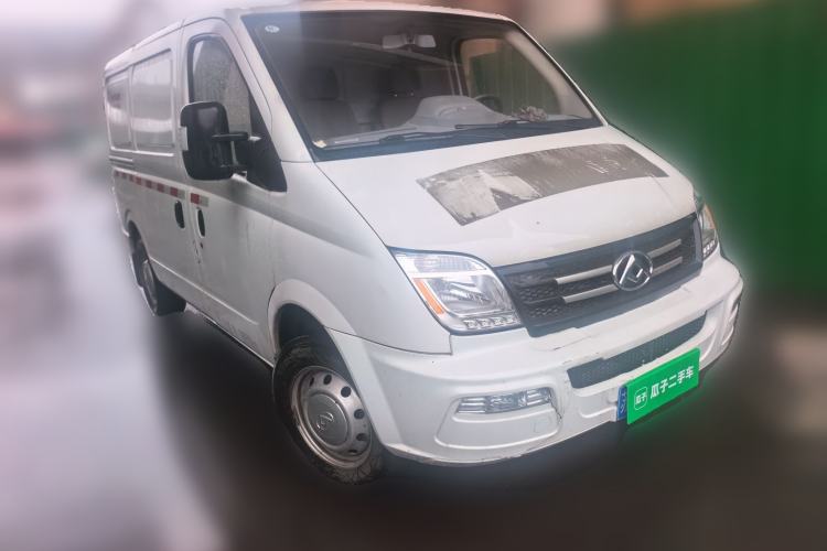 Used SAIC MAXUS Xintu V80 2023 2.0T Manual Classic City Delivery King Short Wheelbase Ultra-Low Roof 3-Seater Front Right 45 Deg