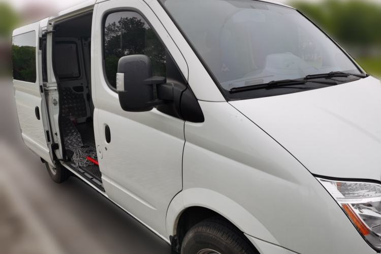 Used SAIC MAXUS Xintu V80  Front Right 45 Deg