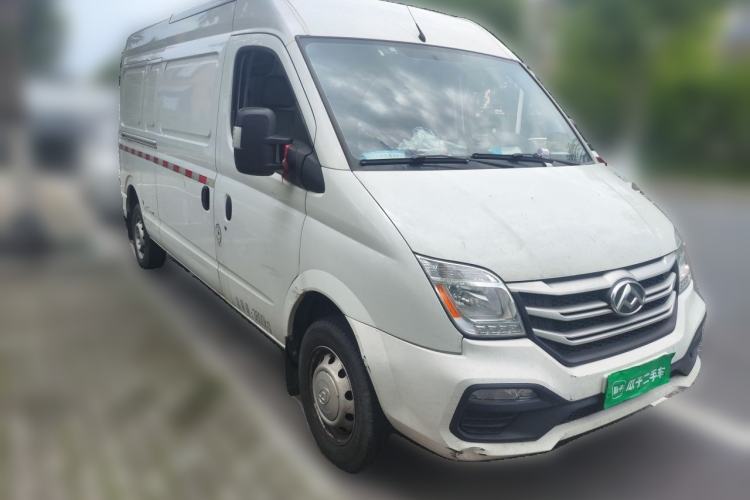 Used SAIC MAXUS Xintu V80 2023 2.0T Manual Classic City Delivery King Long Wheelbase Mid-Roof 3-Seater Front Right 45 Deg