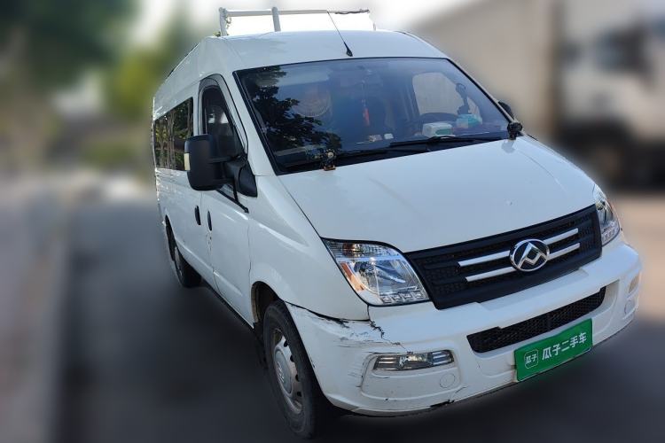 Used SAIC MAXUS Xintu V80 2023 2.0T Manual Classic Aoyuntong Long Wheelbase Mid-Height 6/7/8/9-Seater Front Right 45 Deg