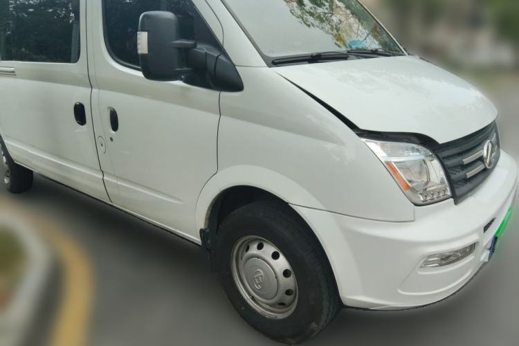 Used SAIC MAXUS Xintu V80 2023 2.0T Manual Classic Aoyuntong Long Wheelbase Mid-Height 6/7/8/9-Seater Front Right 45 Deg