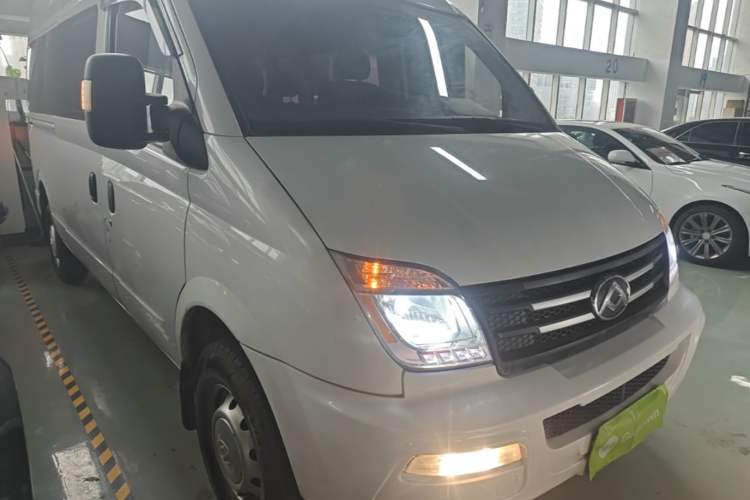 Used SAIC MAXUS Xintu V80 2023 2.0T Manual Classic Aoyuntong Long Wheelbase Mid-Height 6/7/8/9-Seater Front Right 45 Deg