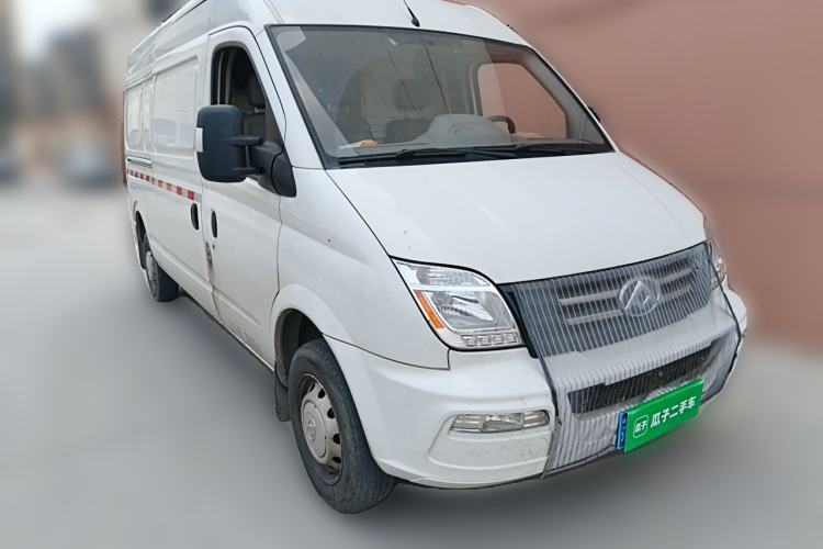 Used SAIC MAXUS Xintu V80 2023 2.0T Manual Classic City Delivery King Long Wheelbase Mid-Roof 3-Seater Front Right 45 Deg
