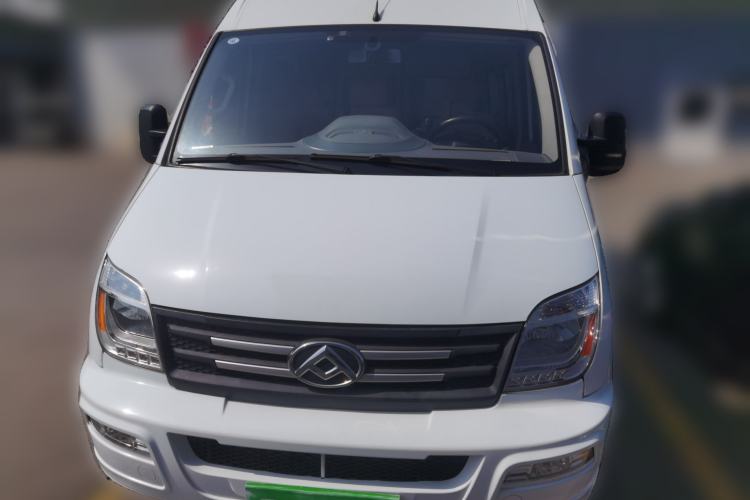 Used SAIC MAXUS Xintu V80 2023 2.0T Manual Classic Aoyuntong Short Wheelbase Mid-Roof 5/6-Seater Front
