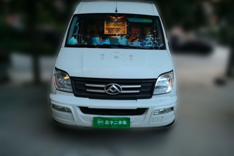 Used SAIC MAXUS Xintu V80 2023 2.0T Manual Classic City Delivery King Long Wheelbase Mid-Roof 3-Seater Front