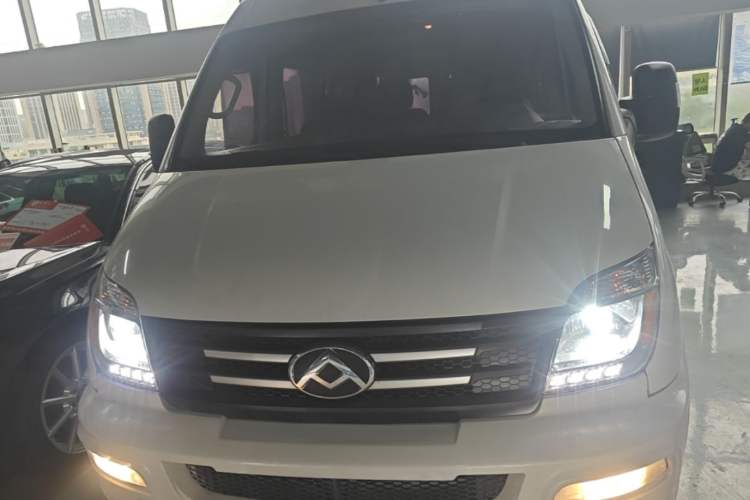 Used SAIC MAXUS Xintu V80 2023 2.0T Manual Classic Aoyuntong Long Wheelbase Mid-Height 6/7/8/9-Seater Front