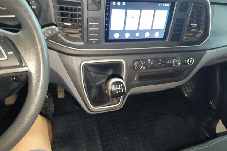 Used SAIC MAXUS Xintu V80 2023 2.0T Manual Classic Aoyuntong Long Wheelbase Mid-Height 6/7/8/9-Seater Gear Lever