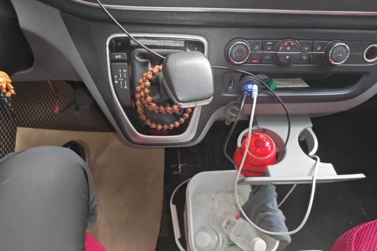 Used SAIC MAXUS Xintu V80 2023 2.0T AMT Classic Aoyuntong Long Wheelbase Mid-Height 6/7/8/9-Seater Gear Lever