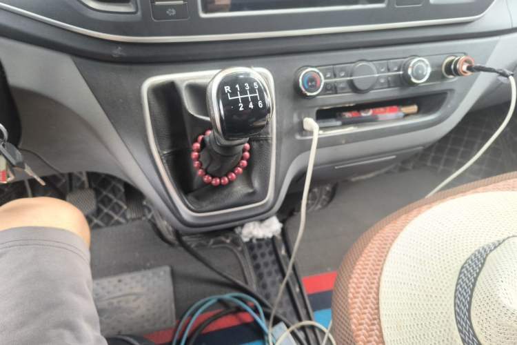 Used SAIC MAXUS Xintu V80  Gear Lever