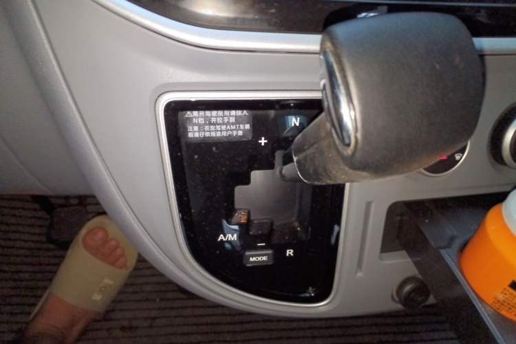 Used SAIC MAXUS Xintu V80 2023 2.0T AMT Classic Aoyuntong Short Wheelbase Mid-Roof 5/6-Seater Gear Lever
