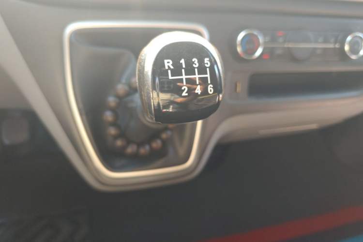 Used SAIC MAXUS Xintu V80 2023 2.0T Manual Classic Aoyuntong Long Wheelbase Mid-Height 6/7/8/9-Seater Gear Lever