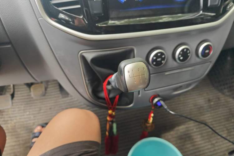 Used SAIC MAXUS Xintu V80  Gear Lever