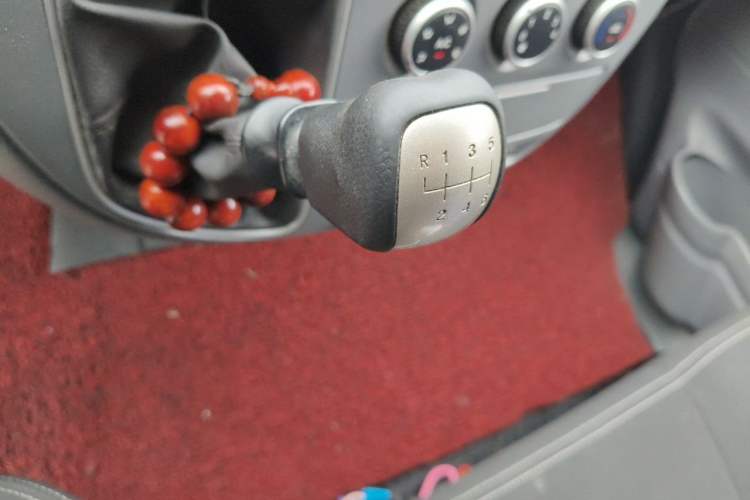 Used SAIC MAXUS Xintu V80 2023 2.0T Manual Classic Aoyuntong Short Wheelbase Ultra-Low Roof 5/6-Seater Gear Lever
