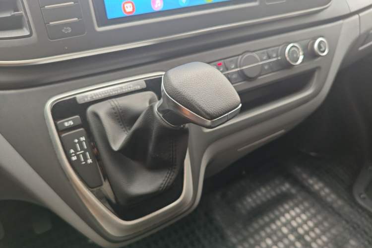 Used SAIC MAXUS Xintu V80 2023 2.0T AMT Classic Aoyuntong Long Wheelbase Mid-Height 6/7/8/9-Seater Gear Lever