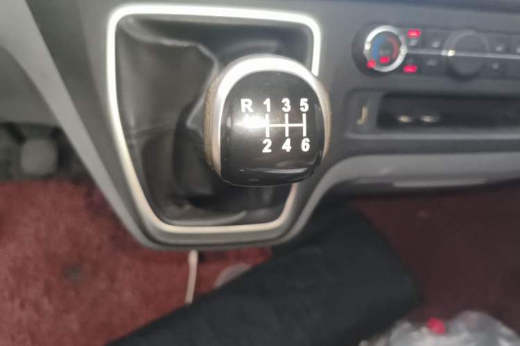 Used SAIC MAXUS Xintu V80 2023 2.0T Manual Classic Aoyuntong Long Wheelbase Mid-Height 6/7/8/9-Seater Gear Lever