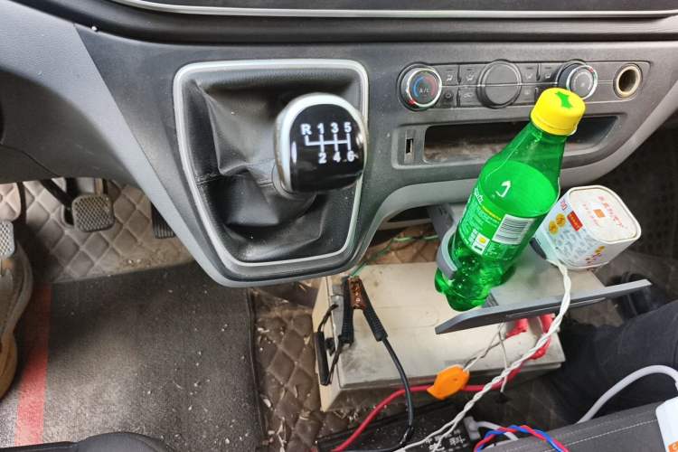 Used SAIC MAXUS Xintu V80 2023 2.0T Manual Classic Aoyuntong Long Wheelbase Mid-Height 6/7/8/9-Seater Gear Lever
