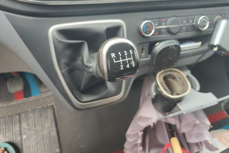 Used SAIC MAXUS Xintu V80 2023 2.0T Manual Classic Aoyuntong Long Wheelbase Mid-Height 6/7/8/9-Seater Gear Lever