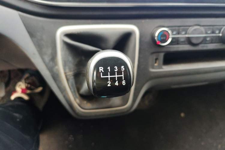 Used SAIC MAXUS Xintu V80 2023 2.0T Manual Classic Aoyuntong Long Wheelbase Mid-Height 6/7/8/9-Seater Gear Lever