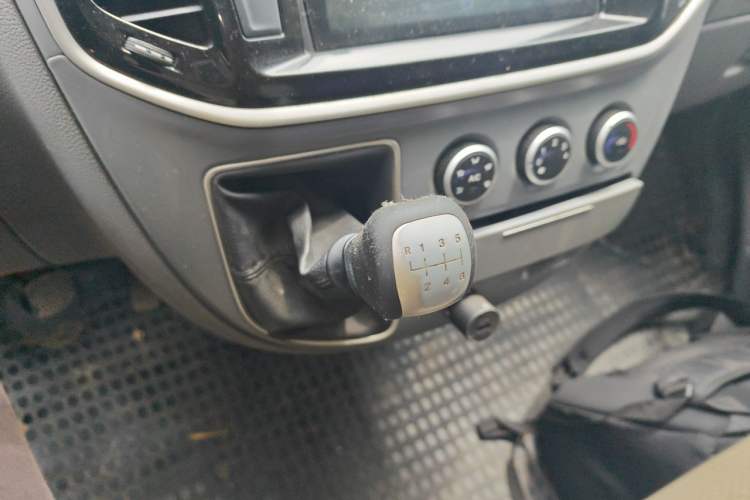 Used SAIC MAXUS Xintu V80  Gear Lever