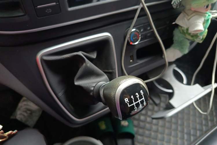 Used SAIC MAXUS Xintu V80  Gear Lever