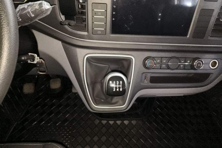 Used SAIC MAXUS Xintu V80 2023 2.0T Manual Classic Aoyuntong Long Wheelbase Mid-Height 6/7/8/9-Seater Gear Lever