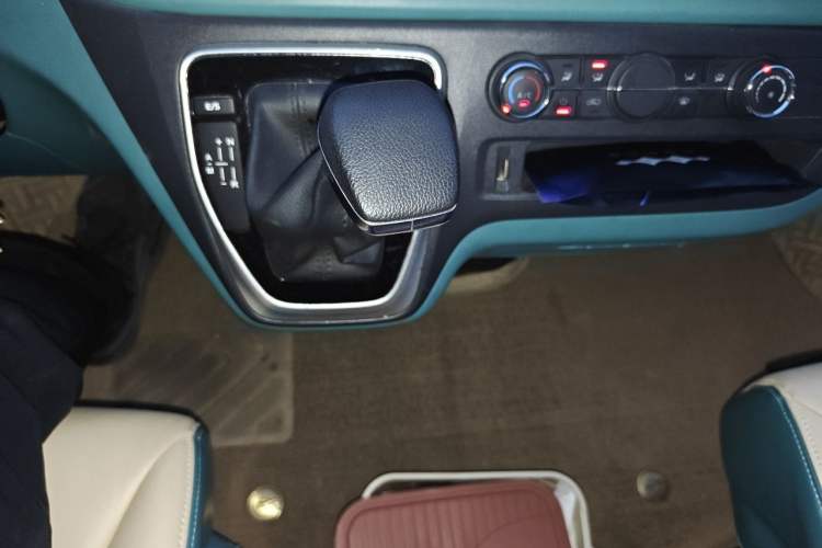 Used SAIC MAXUS Xintu V80 2023 2.0T AMT Classic Aoyuntong Long Wheelbase Mid-Height 6/7/8/9-Seater Gear Lever