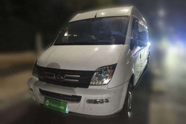 Used SAIC MAXUS Xintu V80 2023 2.0T Manual Classic City Delivery King Long Wheelbase Mid-Roof 3-Seater