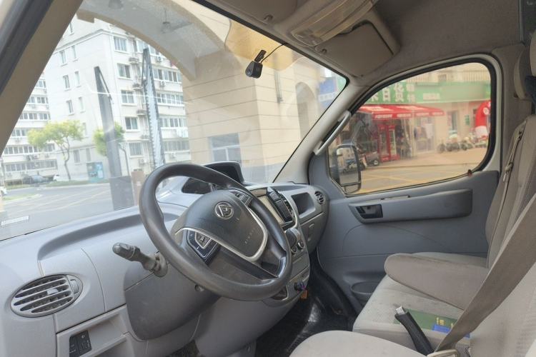 Used SAIC MAXUS Xintu V80 2023 2.0T Manual Classic City Delivery King Long Wheelbase Mid-Roof 3-Seater Headliner