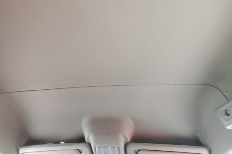 Used SAIC MAXUS Xintu V80 2023 2.0T AMT Classic Aoyuntong Long Wheelbase Mid-Height 6/7/8/9-Seater Headliner