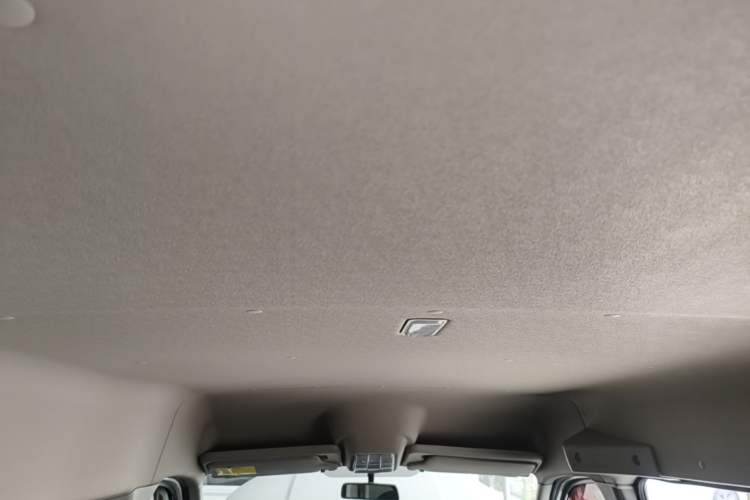 Used SAIC MAXUS Xintu V80 2023 2.0T Manual Classic Aoyuntong Short Wheelbase Mid-Roof 5/6-Seater Headliner