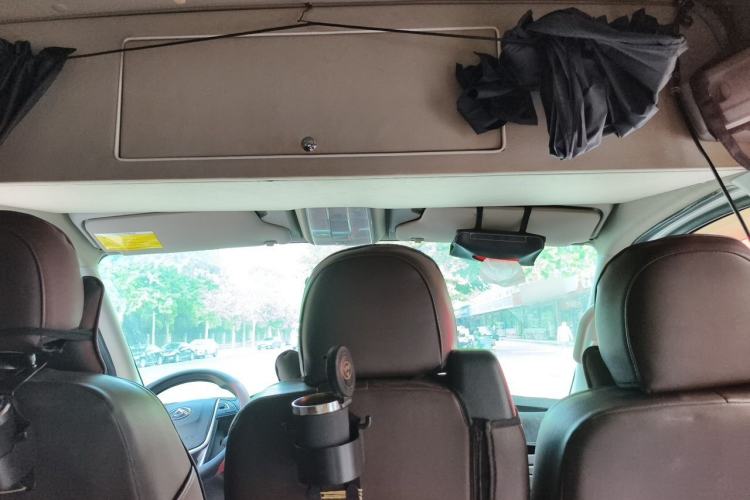 Used SAIC MAXUS Xintu V80 2023 2.0T Manual Classic Aoyuntong Short Wheelbase Mid-Roof 5/6-Seater Headliner