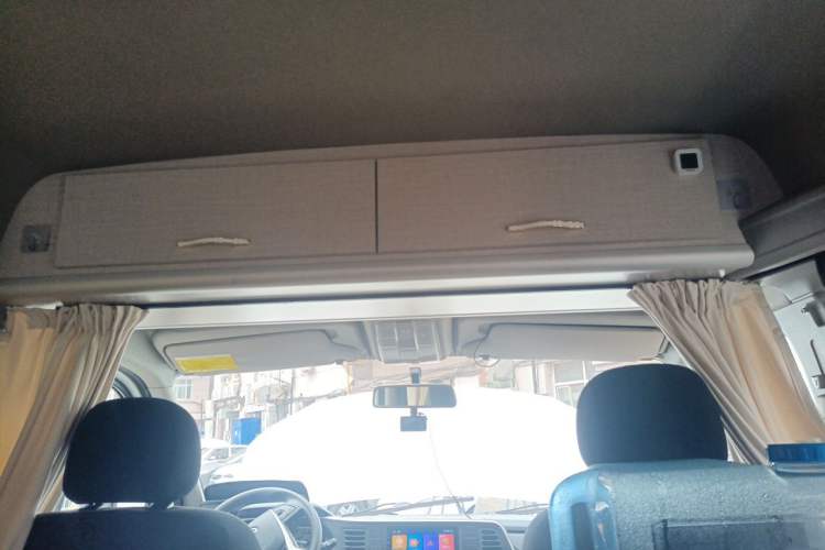 Used SAIC MAXUS Xintu V80 2023 2.0T AMT Classic Aoyuntong Long Wheelbase Mid-Height 6/7/8/9-Seater Headliner