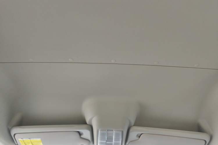 Used SAIC MAXUS Xintu V80 2023 2.0T AMT Classic Aoyuntong Short Wheelbase Mid-Roof 5/6-Seater Headliner