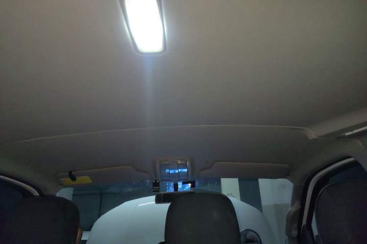 Used SAIC MAXUS Xintu V80 2023 2.0T Manual Classic Aoyuntong Short Wheelbase Ultra-Low Roof 5/6-Seater Headliner