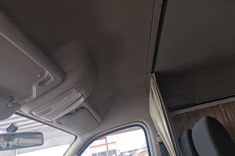 Used SAIC MAXUS Xintu V80 2023 2.0T Manual Classic Aoyuntong Short Wheelbase Mid-Roof 5/6-Seater Headliner