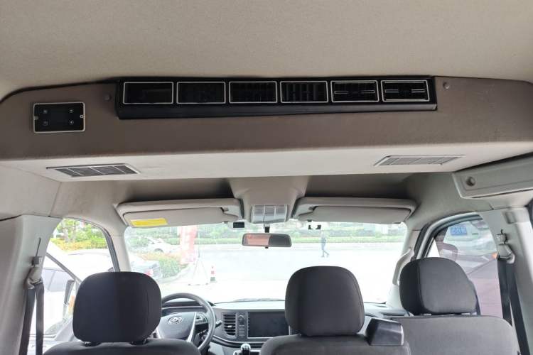 Used SAIC MAXUS Xintu V80 2023 2.0T Manual Classic Aoyuntong Long Wheelbase Mid-Height 6/7/8/9-Seater Headliner