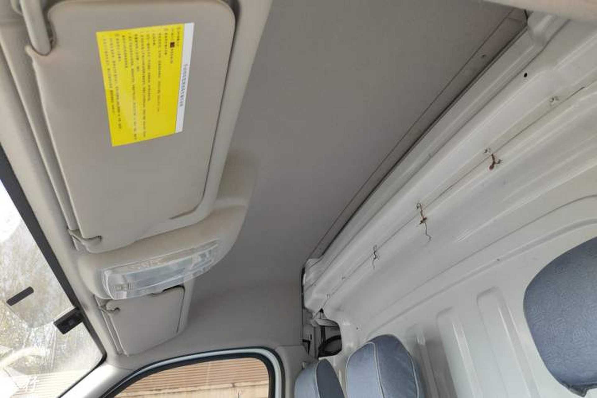 Used SAIC MAXUS Xintu V80 2023 2.0T Manual Classic City Delivery King Short Wheelbase Mid-Roof 3-Seater Headliner