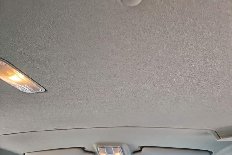 Used SAIC MAXUS Xintu V80 2023 2.0T AMT Classic Aoyuntong Short Wheelbase Ultra-Low Roof 5/6-Seater Headliner
