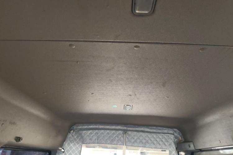 Used SAIC MAXUS Xintu V80 2023 2.0T Manual Classic Aoyuntong Long Wheelbase Mid-Height 6/7/8/9-Seater Headliner
