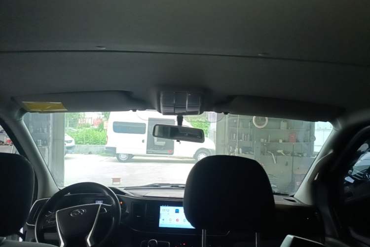Used SAIC MAXUS Xintu V80 2023 2.0T Manual Classic Aoyuntong Short Wheelbase Ultra-Low Roof 7/8/9-Seater Headliner