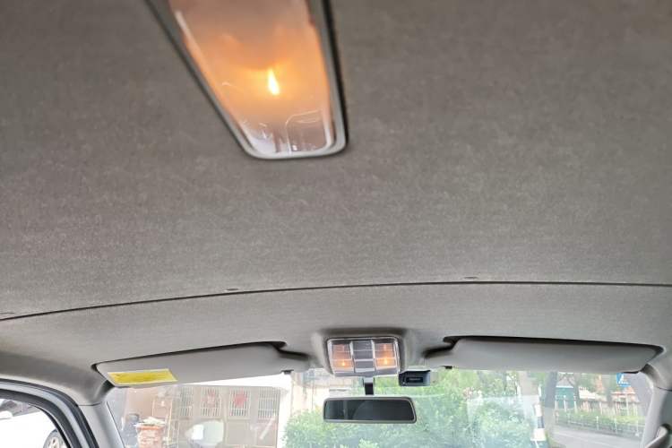 Used SAIC MAXUS Xintu V80 2023 2.0T AMT Classic Aoyuntong Short Wheelbase Ultra-Low Roof 5/6-Seater Headliner