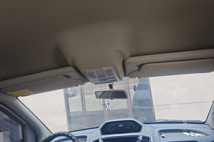Used SAIC MAXUS Xintu V80 2023 2.0T Manual Classic Aoyuntong Short Wheelbase Mid-Roof 5/6-Seater Headliner